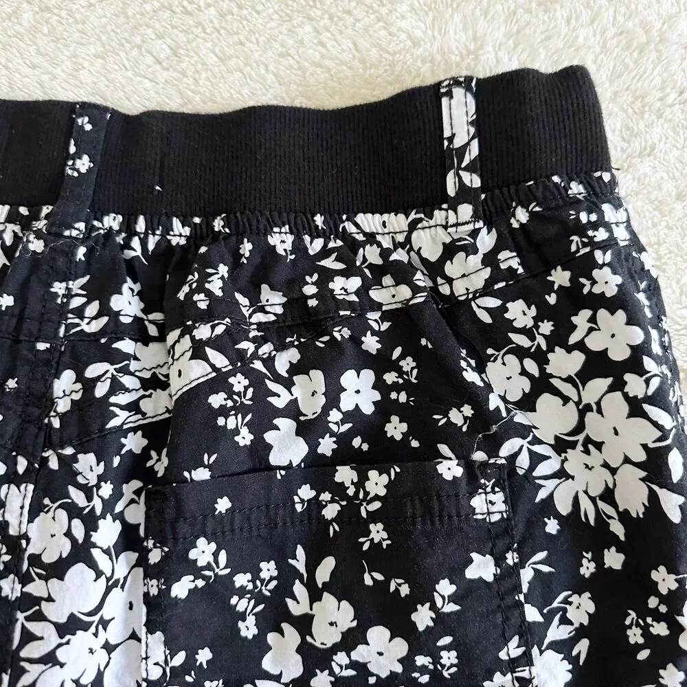 Juniper and Lime Shorts Womens Size S Black White Floral Stretch Waist Cotton